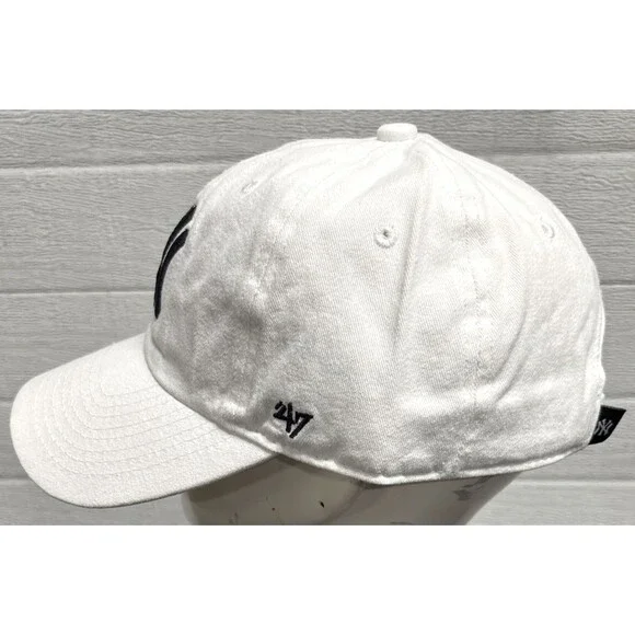 Women's New York Yankees 47 Brand Twins Strap Back White Adjustable Hat Cap NWT - Picture 2 of 8